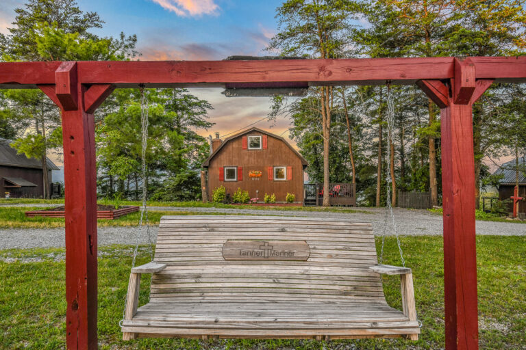 Tanner Manor Lodge | Kissing the Clouds