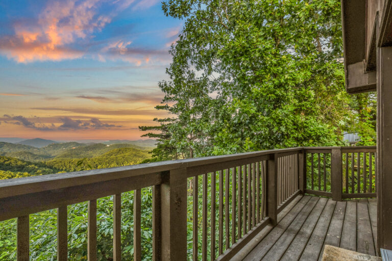 Tanner Manor Lodge | Kissing the Clouds